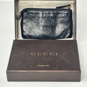 Gucci Black kissing Gs Embossed Leather coin purse key chain with box.
